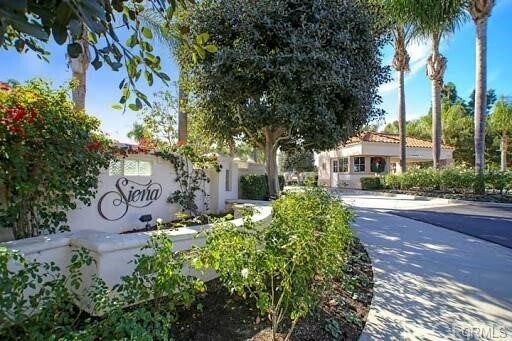 Building Photo - 2 Siena