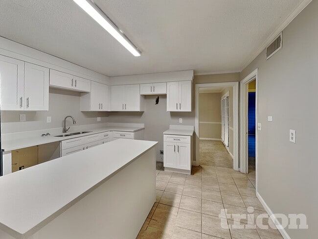 Building Photo - 2855 Dellinger Dr