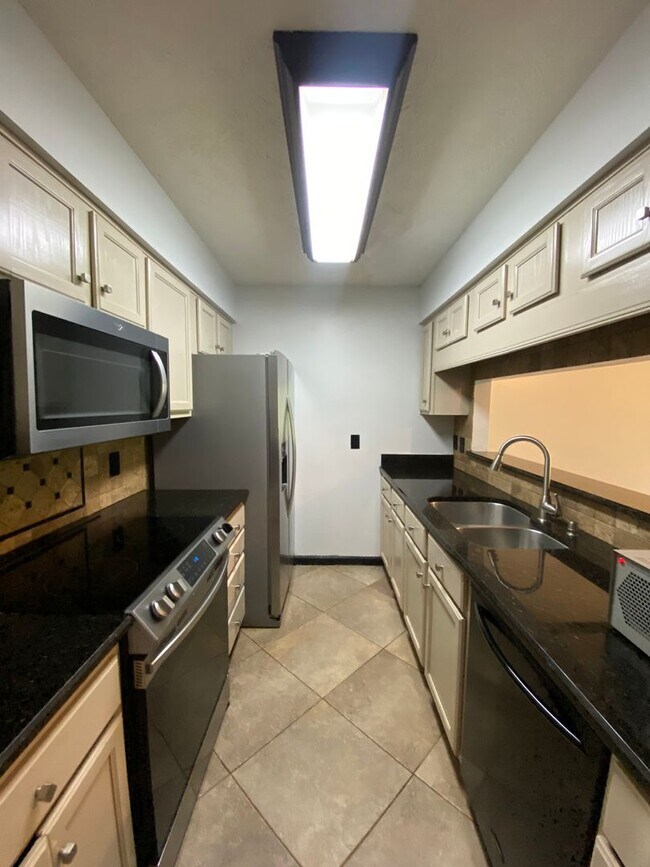 Foto del edificio - Townhome in Auburn Available Now!