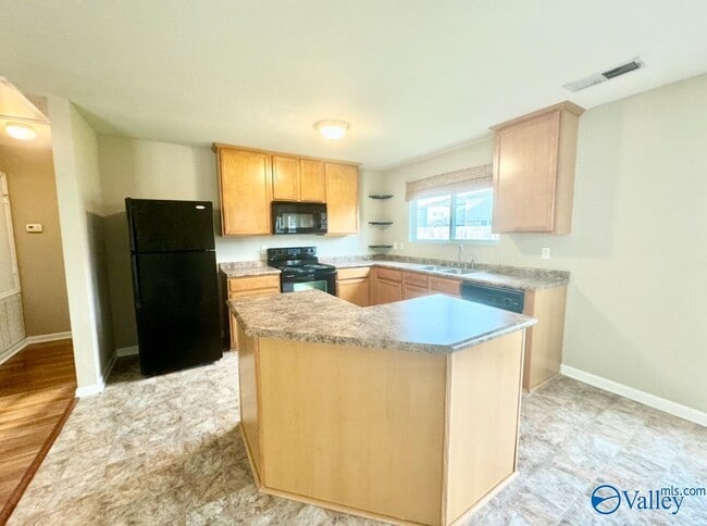 Building Photo - 142 Vancouver Rd