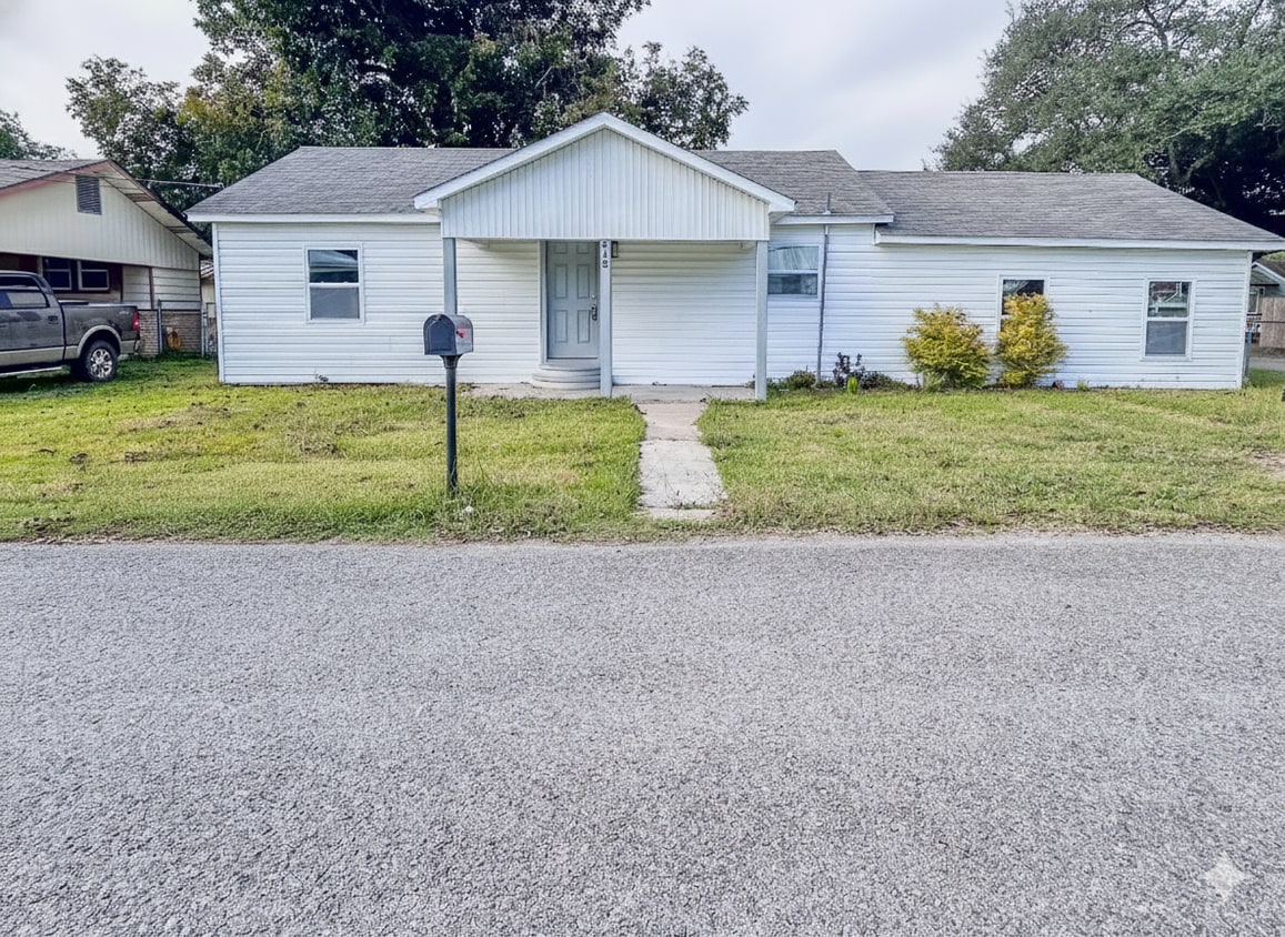 Primary Photo - 415 Ave C