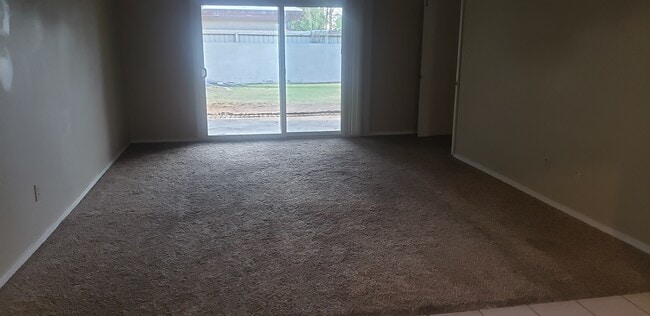 Living room - 3140 S Winsor Ave