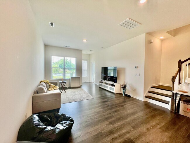 Foto del edificio - 5811 Clear Creek Ln