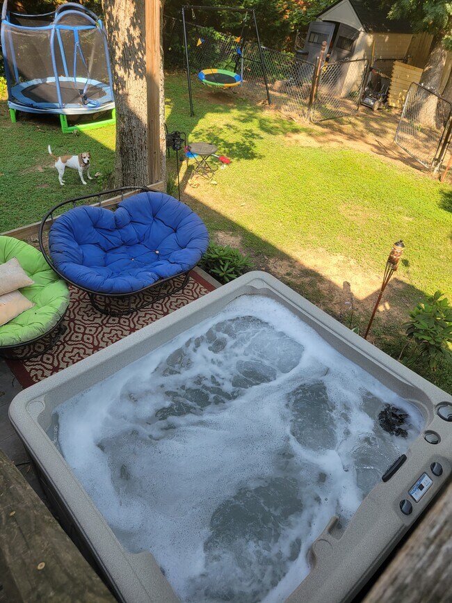 Jacuzzi - 2907 64th Ave