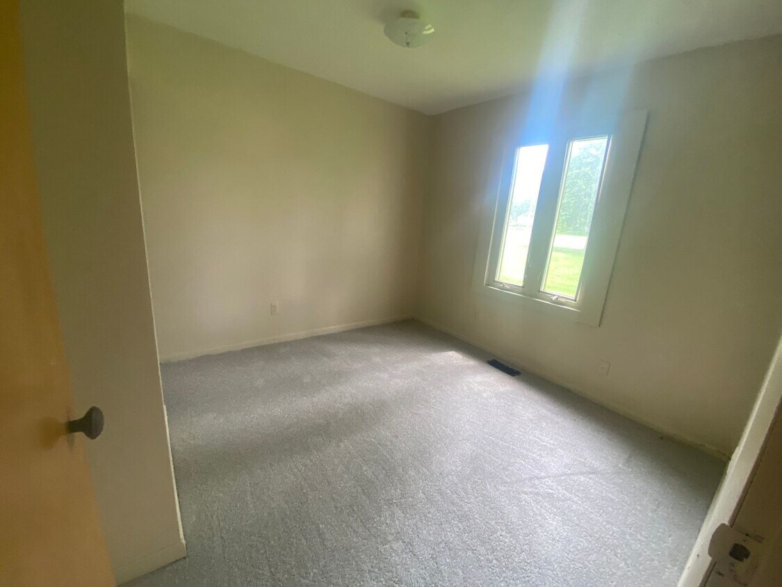 Building Photo - 1633 Bayview Dr