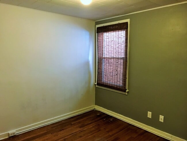 Building Photo - VERY NICELY DONE OAKLAND HOUSE AVAILABLE AUGUST 2026!