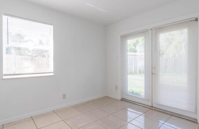 Foto del edificio - 314 E Gateway Blvd