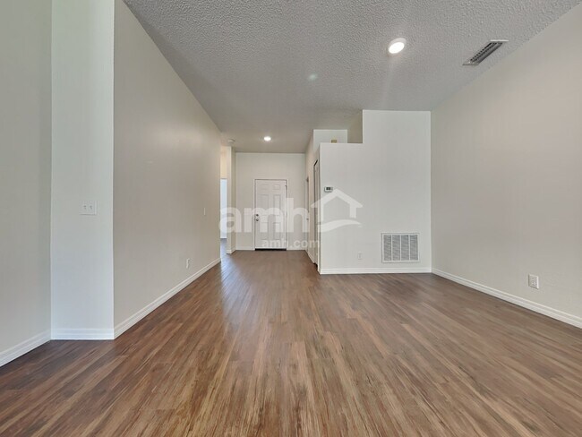 Foto del edificio - 12727 Westwood Lakes Blvd