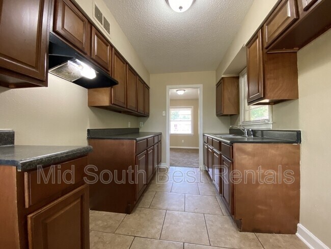 Foto del edificio - 1975 Corning Ave