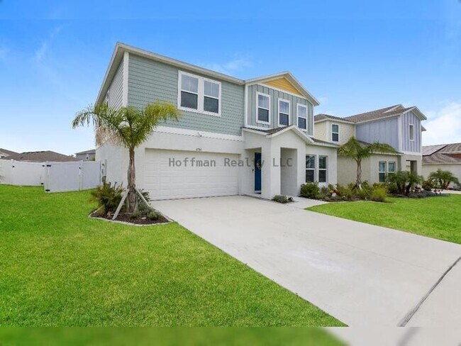 Foto del edificio - Spacious 5-Bedroom Home in Amenity-Rich Tr...