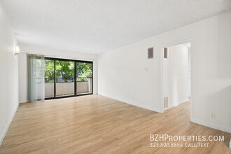 Building Photo - 7540 Hampton Ave