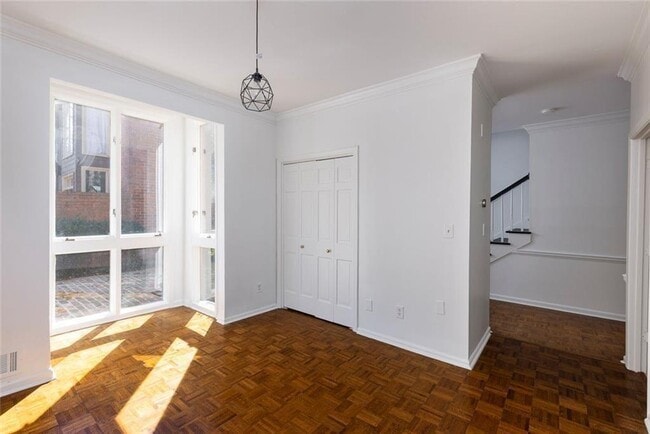 Building Photo - 49 Willow Glen NE