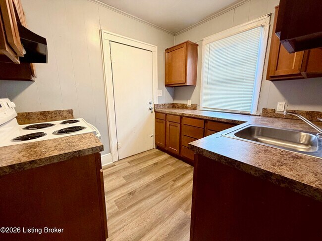 Foto del edificio - 666 Lindell Ave