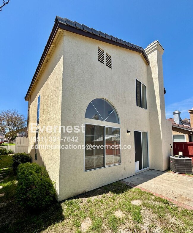 Building Photo - 3-Bedroom, 2.5-Bathroom Home with Modern A...