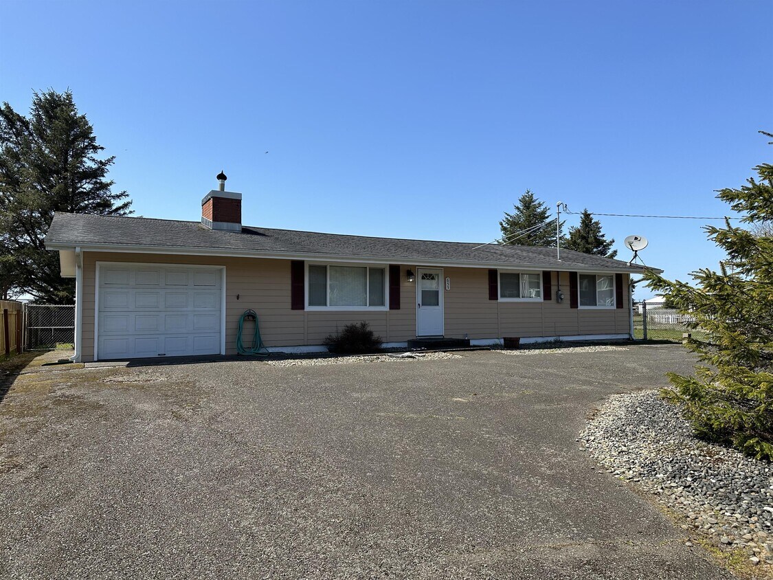655 Canal Dr NE, Ocean Shores, WA 98569 House Rental in Ocean Shores