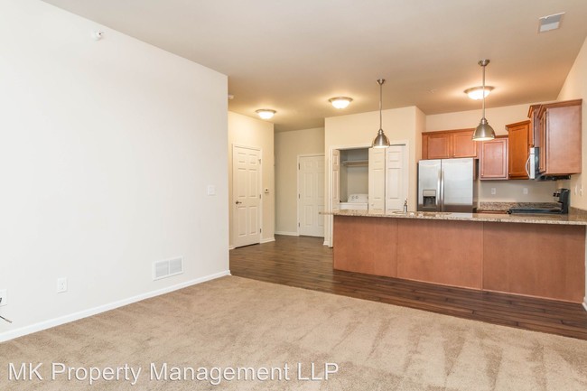 Building Photo - 2525 Bellerive Dr