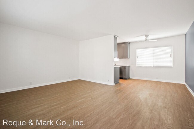 Foto del edificio - 1 br, 1 bath Apartment - 117 Strand Street...