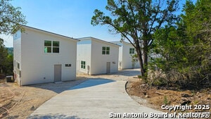 Building Photo - 2004 Cedar Hill Dr