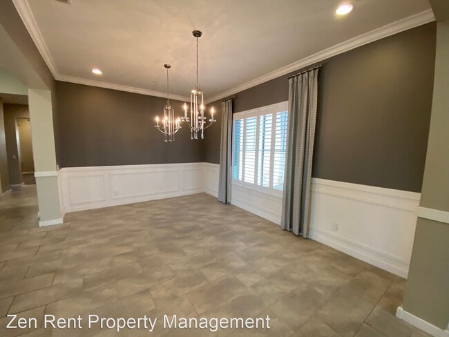 Building Photo - 6 br, 5 bath House - 909 E Vermont Drive