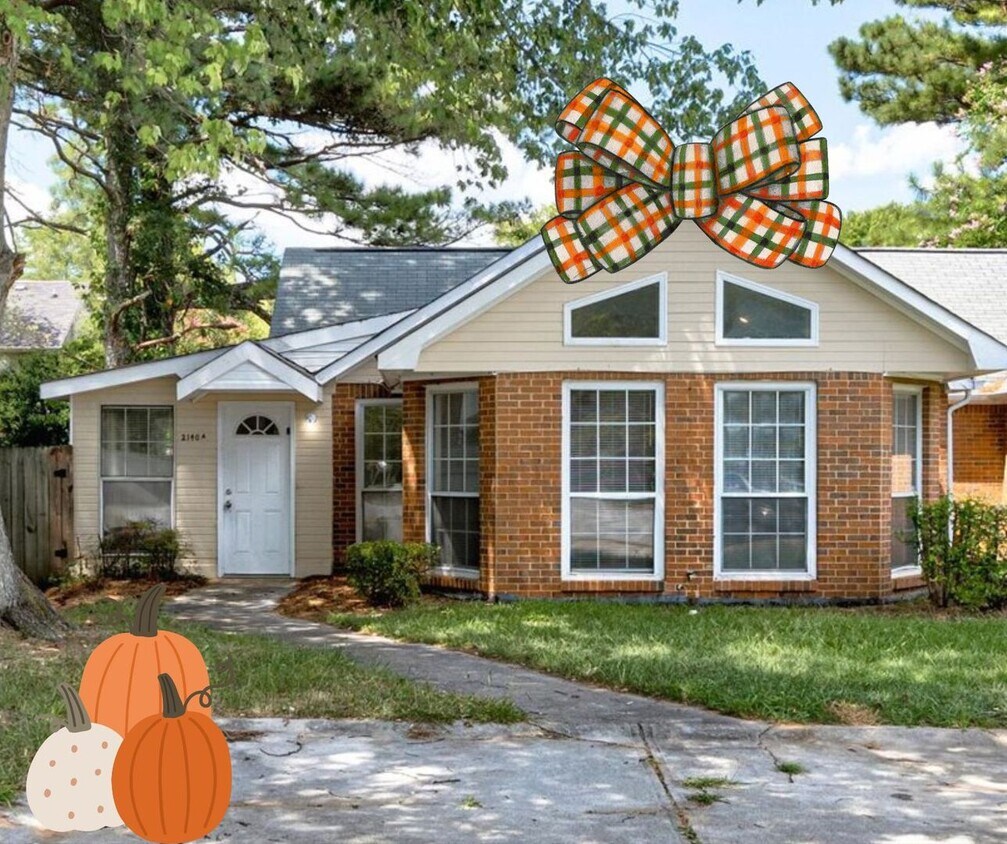Primary Photo - Welcome to this charming 2-bedroom, 2-bath...
