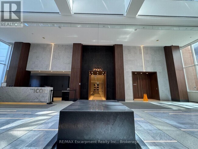 Photo du bâtiment - 270 Wellington St W