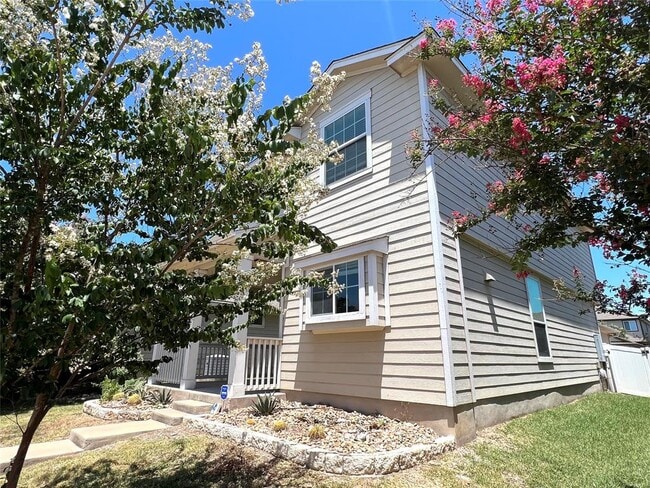 Foto del edificio - 801 Alamo Plaza Dr