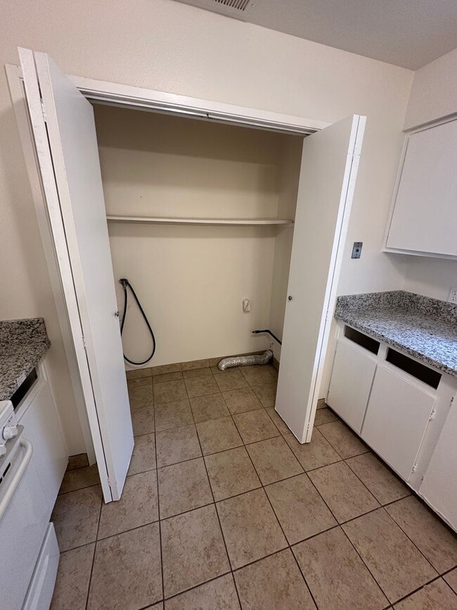 Building Photo - 371 Florinda St