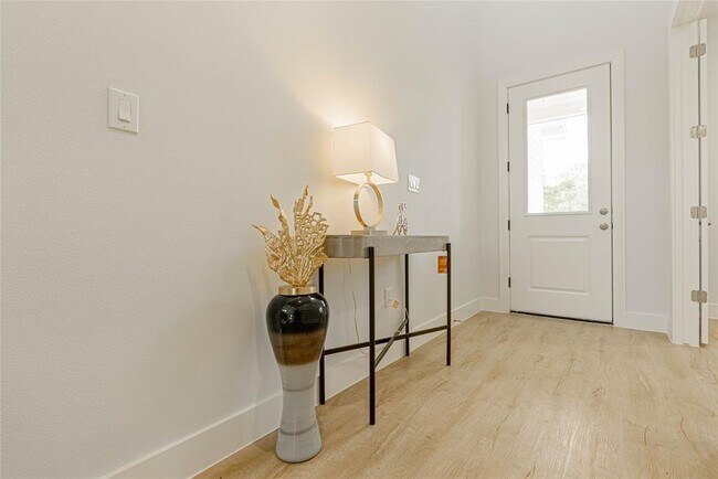 Foto del edificio - 6006 Jerrycrest Dr
