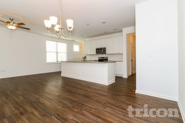 Foto del edificio - 2140 Rosemary Park Ln