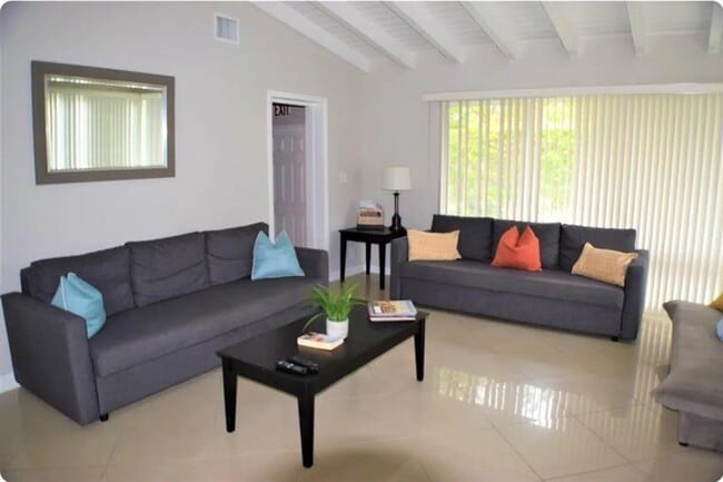 Foto del edificio - 4411 E Tradewinds Ave