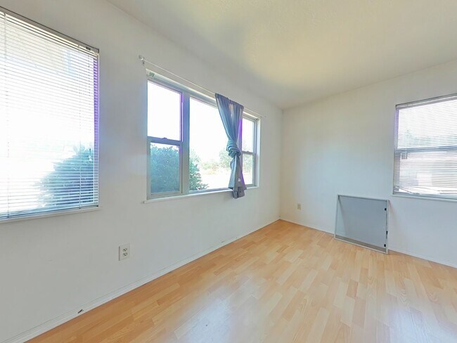 Foto del edificio - 3 Bedroom House ~ Close to Campus