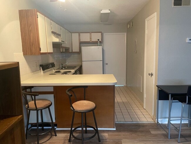 Foto del edificio - AVAILABLE   - Condo FSU Downtown - Close to Colleges