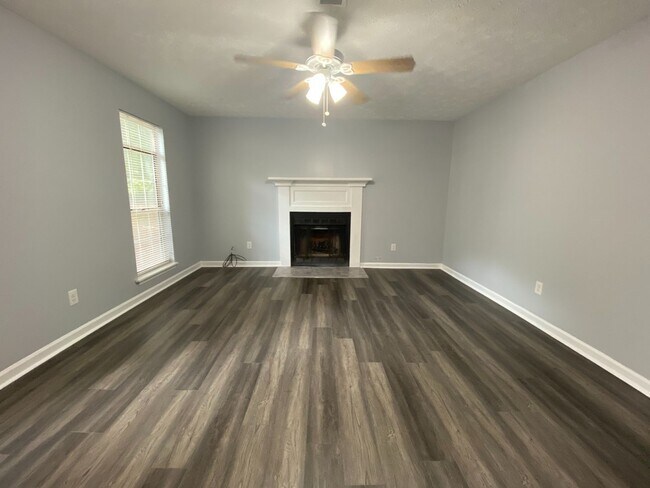 Foto del edificio - Oakwood Drive (Duplex - 2 Units)