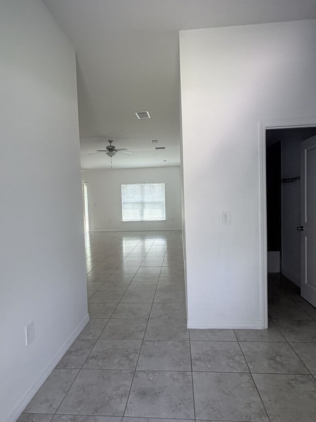 Foto del edificio - Fenced yard, 3/2 Single Family Home.  Rent Ready.