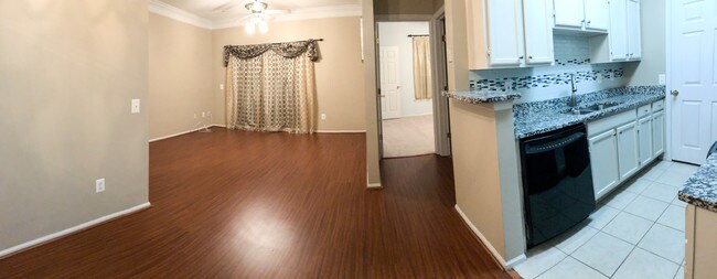 Foto del edificio - 1580 Spring Gate Dr