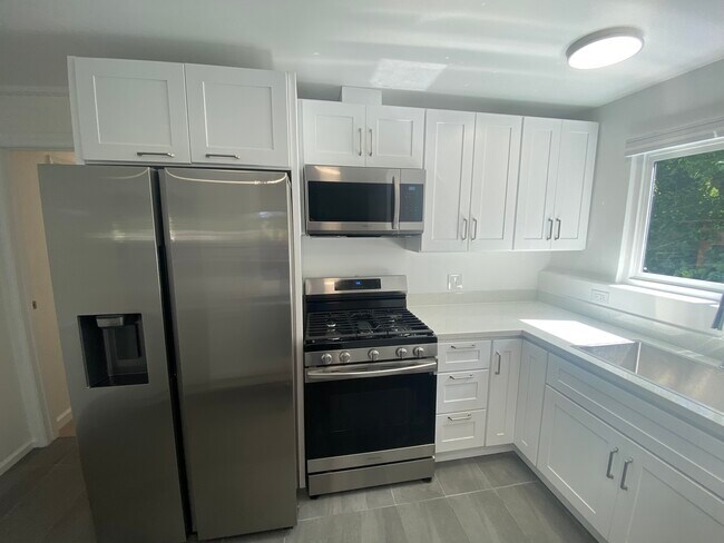 Foto del edificio - 3625 Midvale Ave