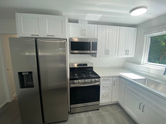 Building Photo - 3625 Midvale Ave