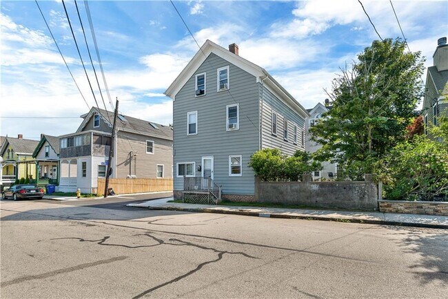 Foto del edificio - 24 Pond Ave