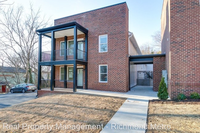 Building Photo - 3005 E Franklin St