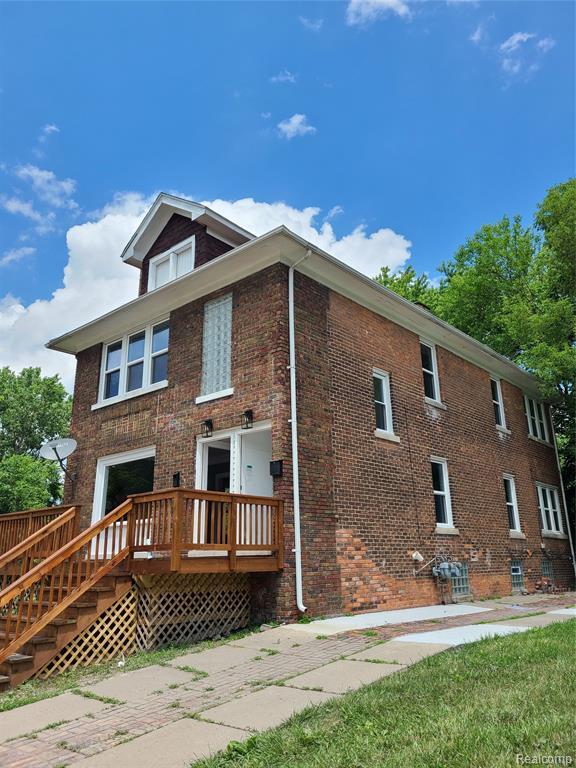 Building Photo - 576 Manistique St