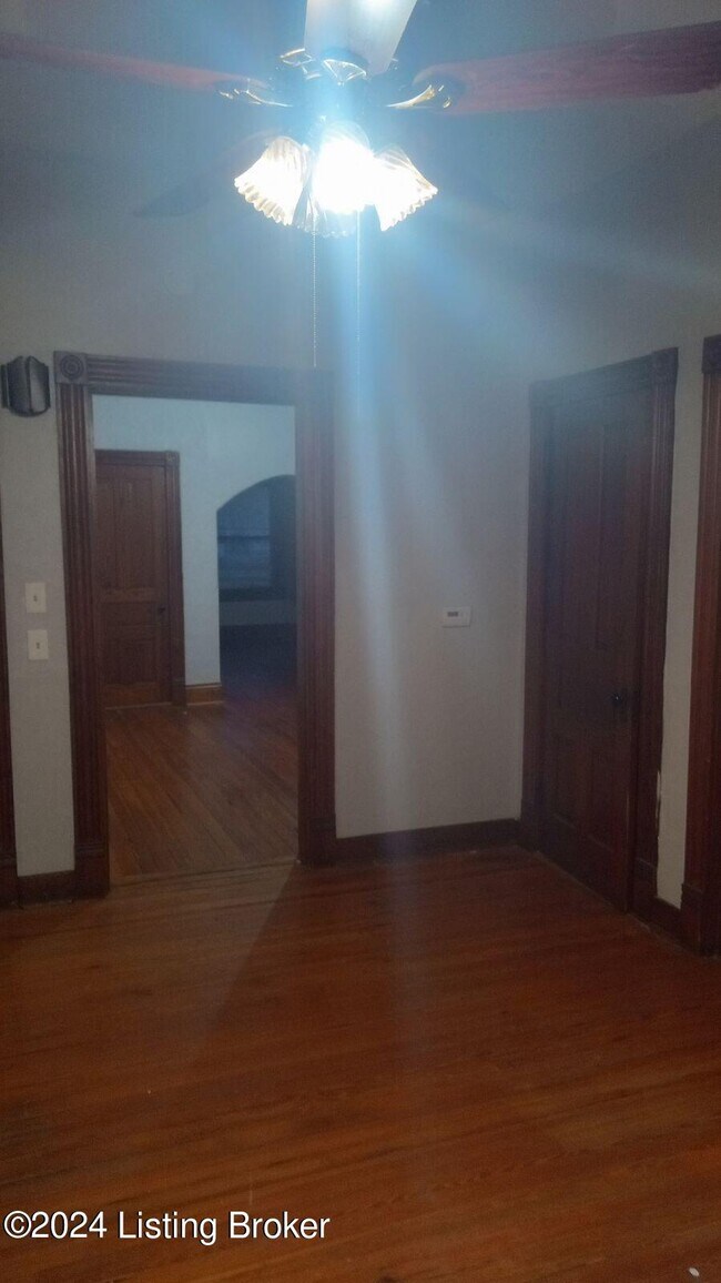 Foto del edificio - 251 Delmont Ave