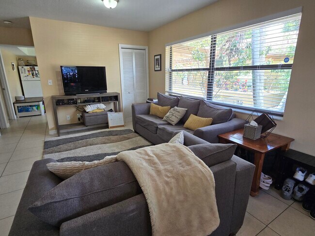 Foto del edificio - 1155 White Pine Dr