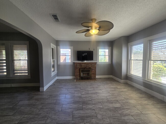 Building Photo - 3828 Avenue S 1/2