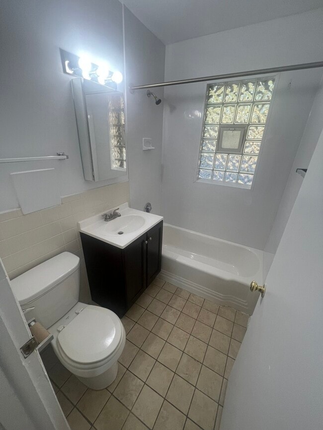 Foto del edificio - 5741 W 35th St