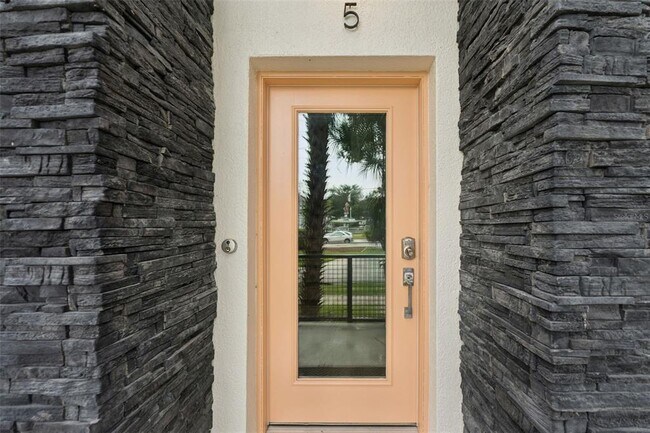 Building Photo - 4810 W McElroy Ave