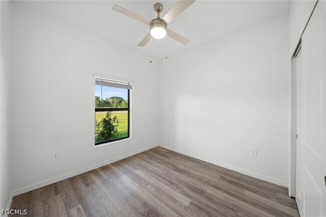 Foto del edificio - 26481 Sandhill Blvd
