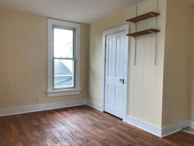 Foto principal - 136 N Fairview St