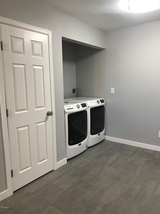 Building Photo - 9618 N 5th St