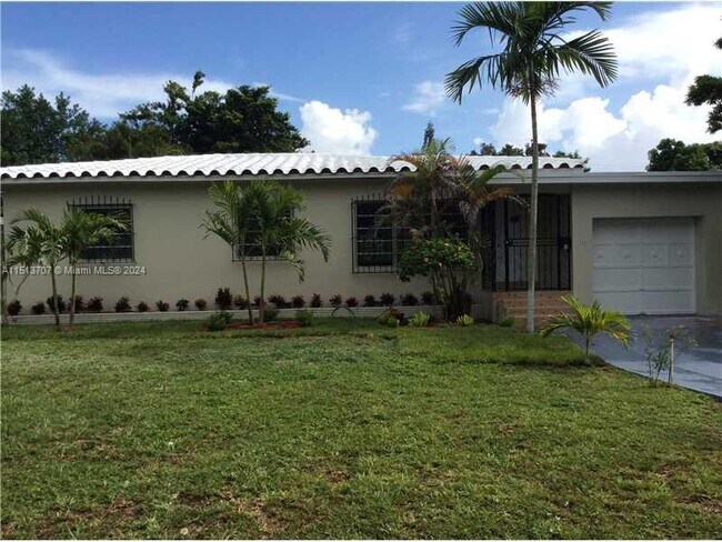 Foto del edificio - 730 NE 139th St