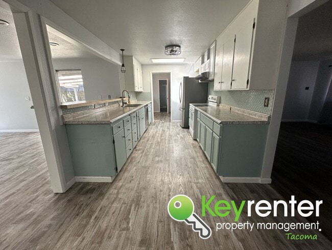 Building Photo - Must-see Gorgeous North End Tacoma House